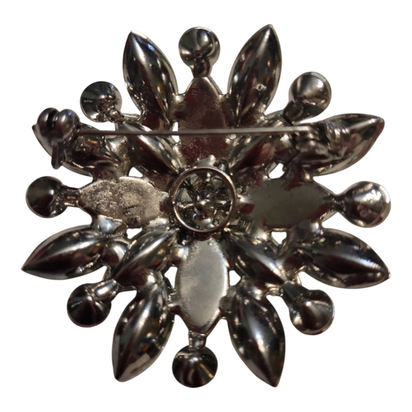 Vintagec Chartreuse Colored Brooch - Picture 6 of 6